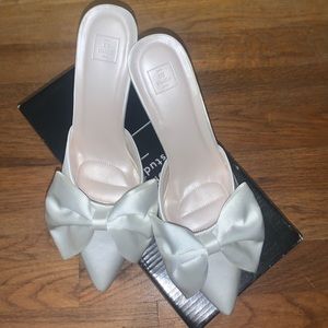 David’s Bridal Edwina Ivory Bow Heels